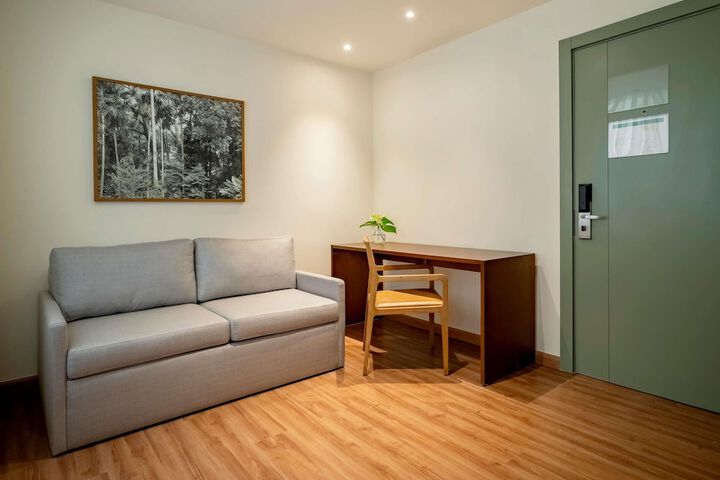 Room 37 of 162