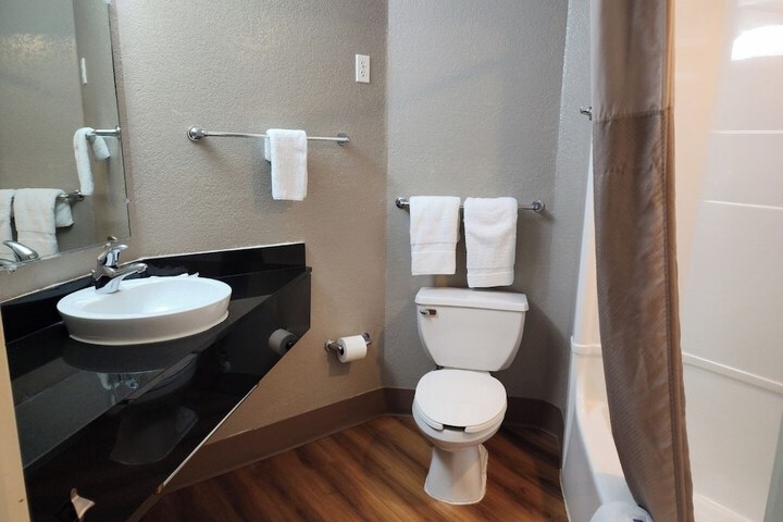 Room 21 of 32