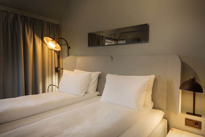 Room 27 of 47