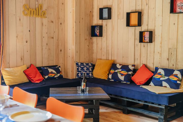 Lounge 256 of 495