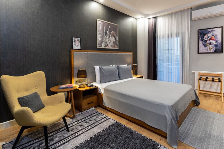 Room 12 of 52