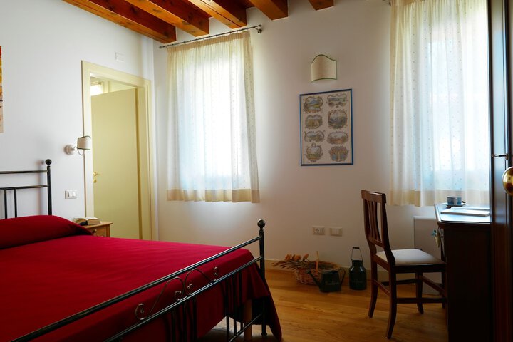 Room 5 of 52