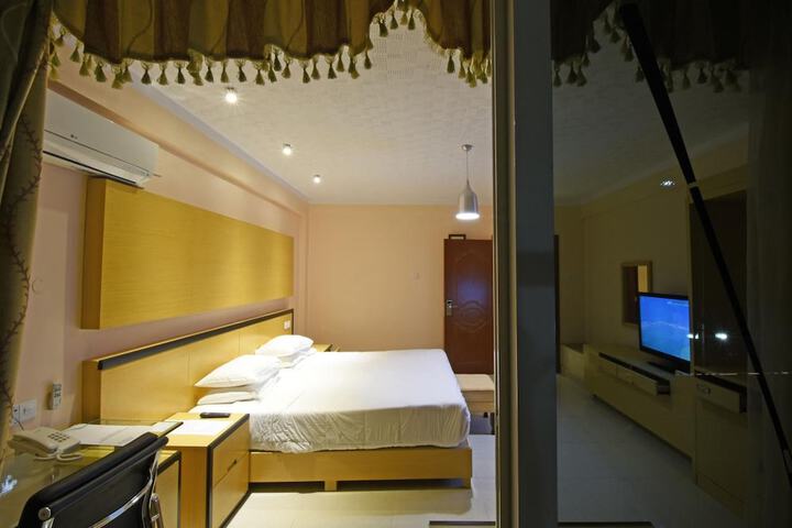 Room 9 of 53