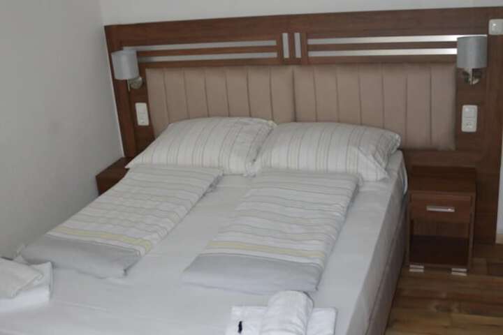 Room 7 of 29