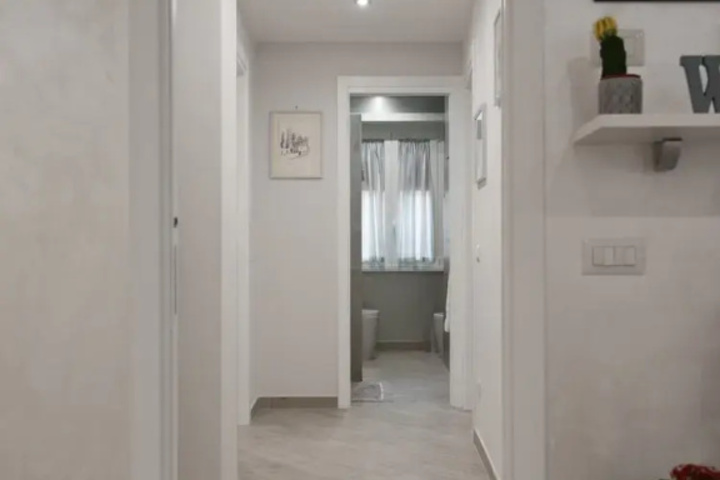 Room 10 of 16