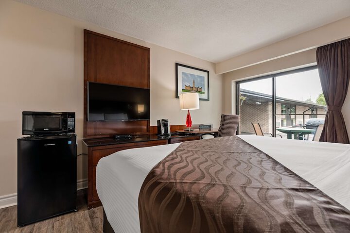 1 King Bed Flat Screen Television Desk High Speed Internet Accessible Microwave and Ref (12 of 14)