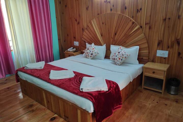 Room 4 of 20