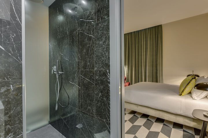 Room 37 of 61