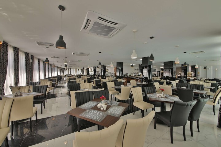 Dining 266 of 318