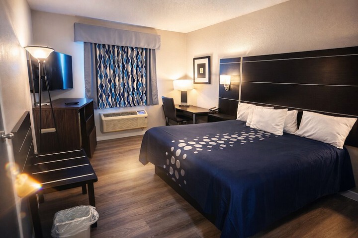 Room 21 of 32