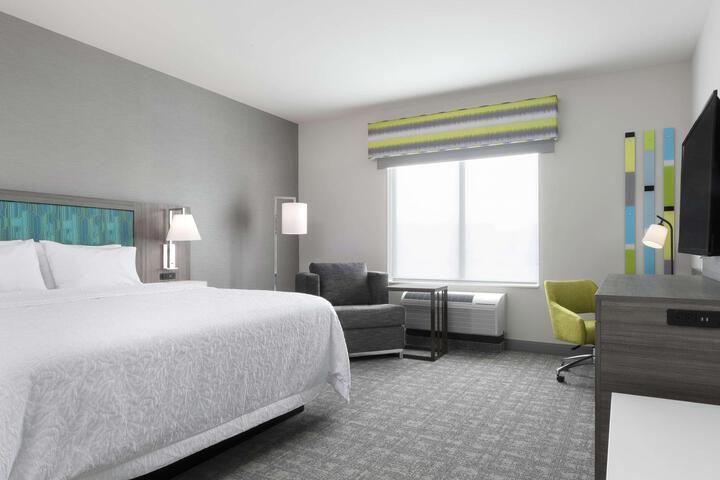 King Room with Microwave and Refrigerator (10 of 15)