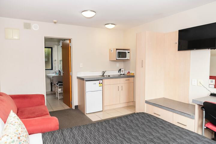 Room 13 of 34