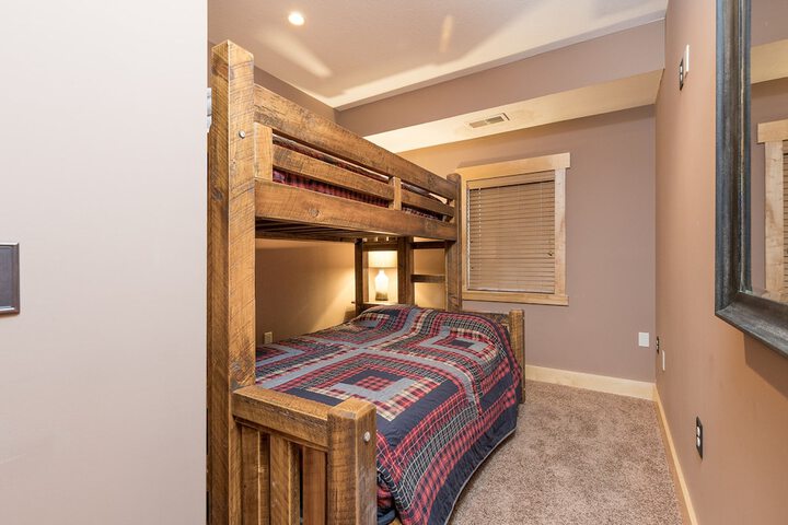 1 Bedroom Mountain Deluxe Villa King Bed Sofa (43 of 108)