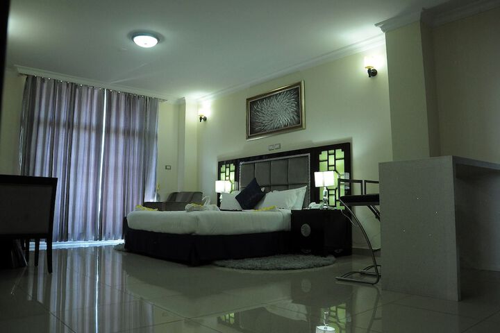 Room 12 of 27