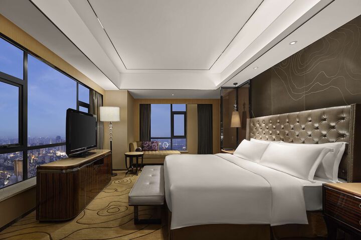 Room 30 of 97