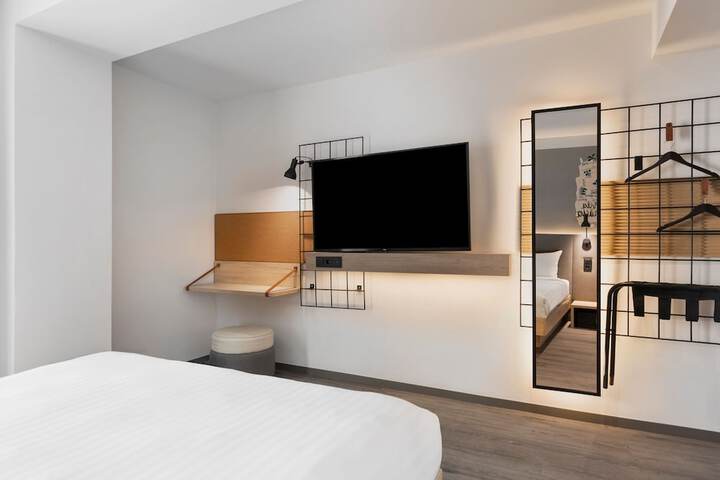 Room 25 of 207