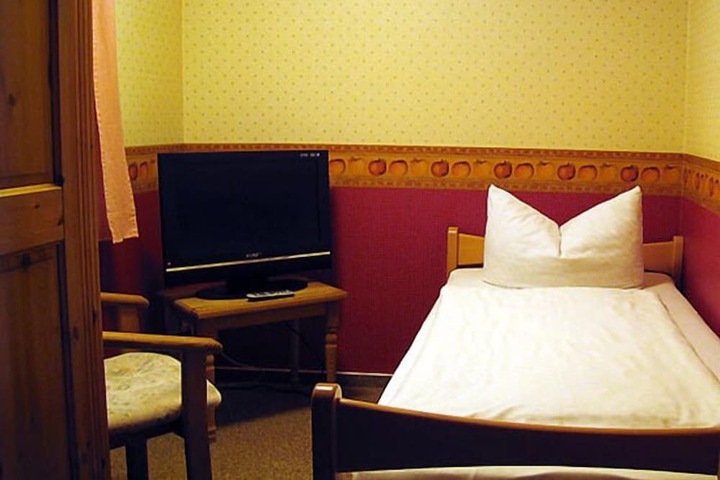 Room 5 of 10