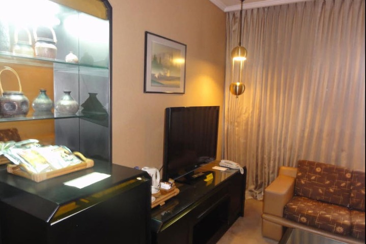 Room 17 of 34