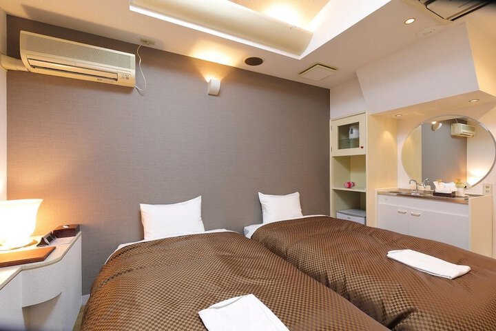 Room 5 of 40