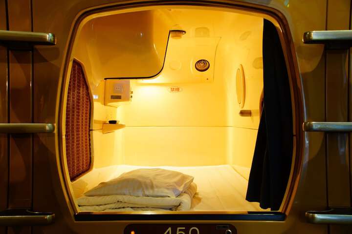 Room 6 of 10