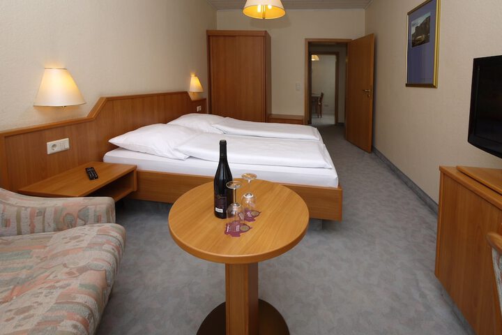 Room 8 of 37
