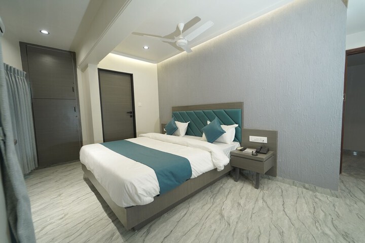 Room 8 of 22