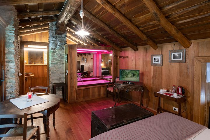 Room 2 of 18