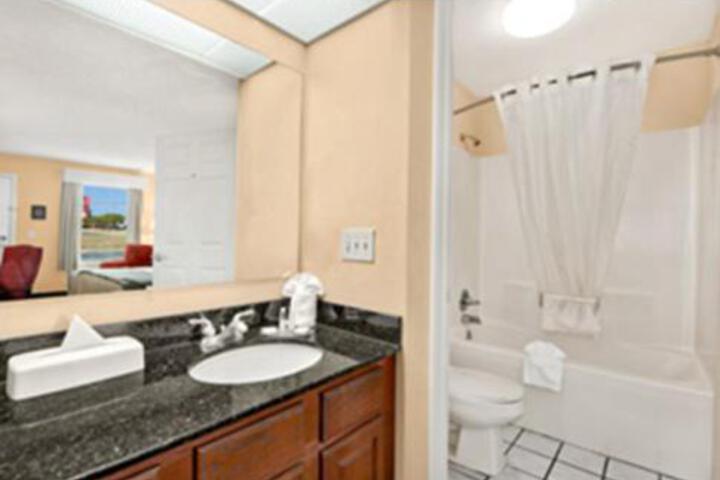 2 Double Beds (6 of 6)
