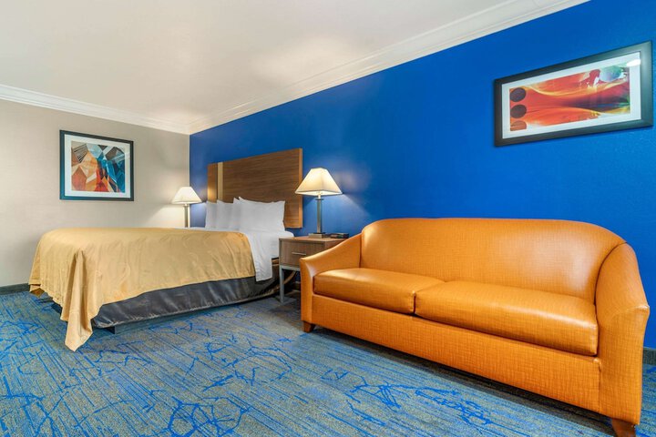 1 King Bed (7 of 21)