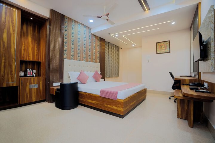 Room 18 of 37