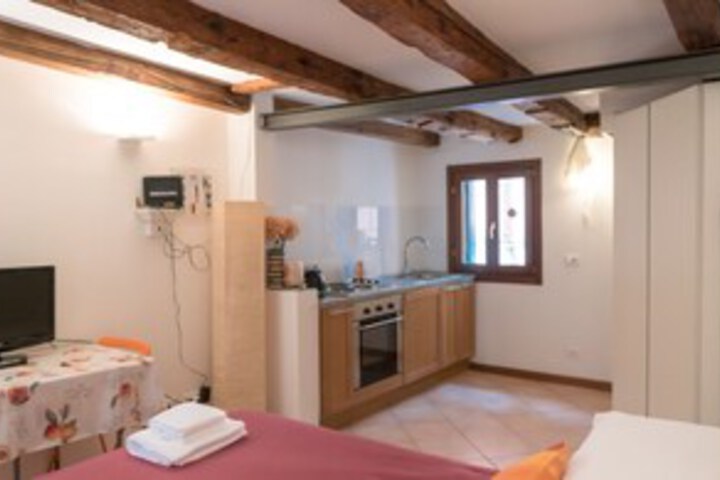 Room 12 of 19