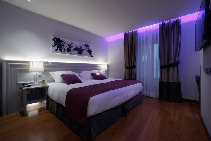 Room 6 of 54