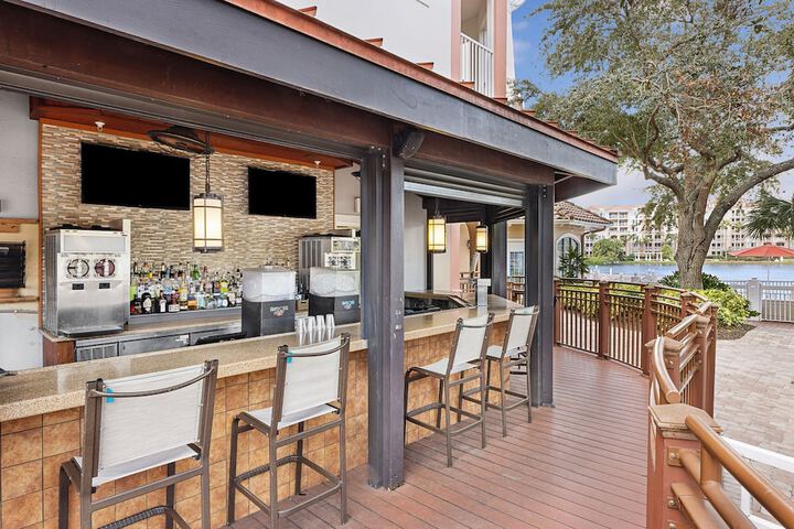 Poolside bar