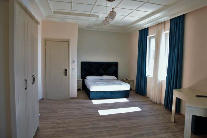 Room 32 of 87