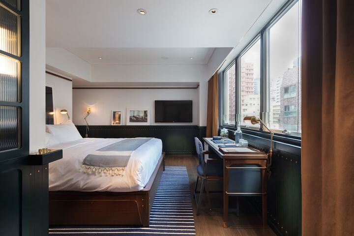 Room 17 of 36