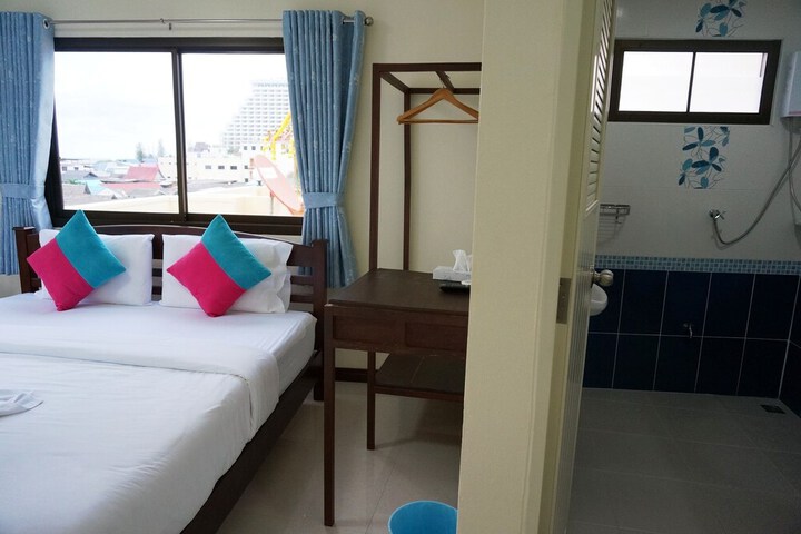 Room 10 of 44