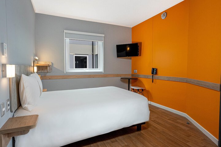 Room 5 of 36