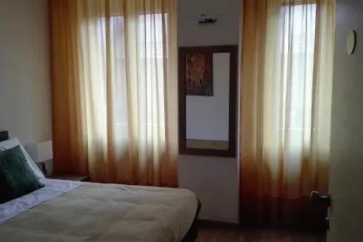 Room 3 of 8