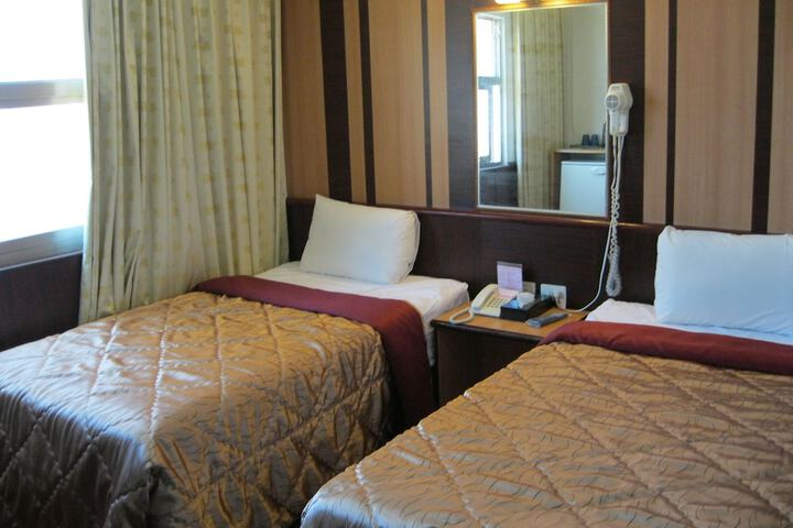 Room 17 of 36