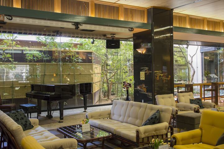 Guest Lobby