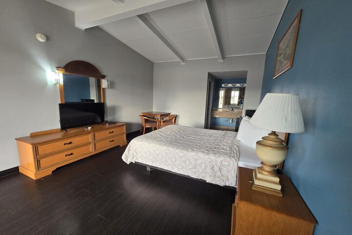 Room 7 of 15