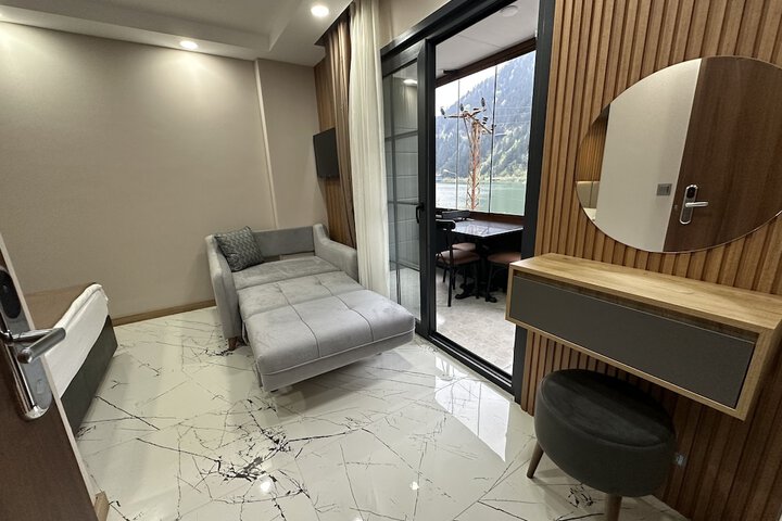 Room 25 of 40