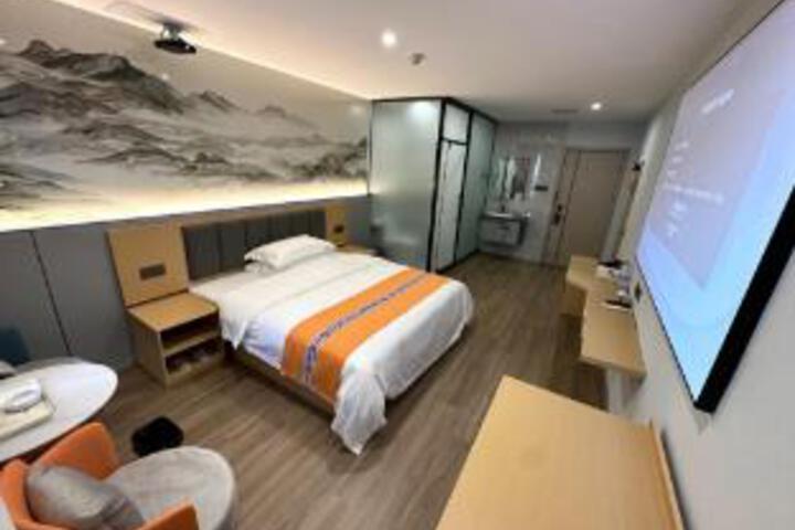 Room 18 of 18