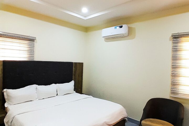 Room 3 of 16