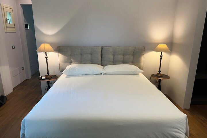 Room 2 of 49