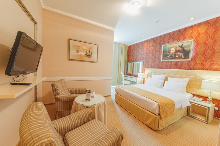 Room 10 of 48