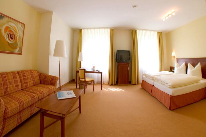 Room 4 of 5