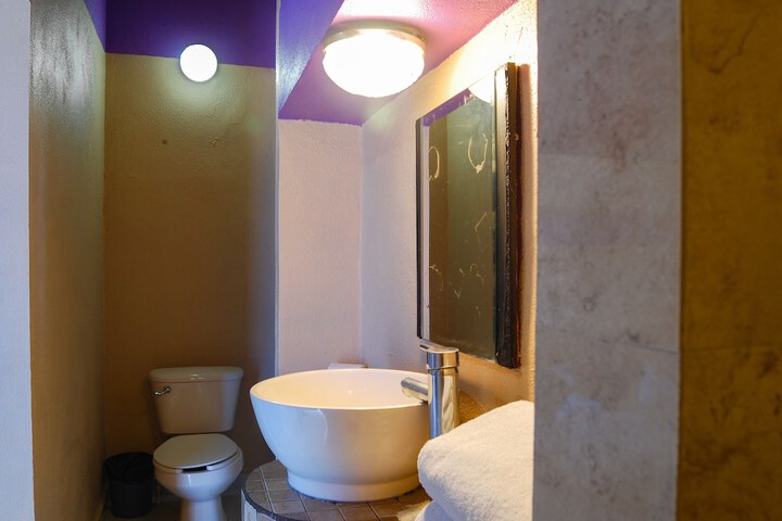 Room 9 of 10