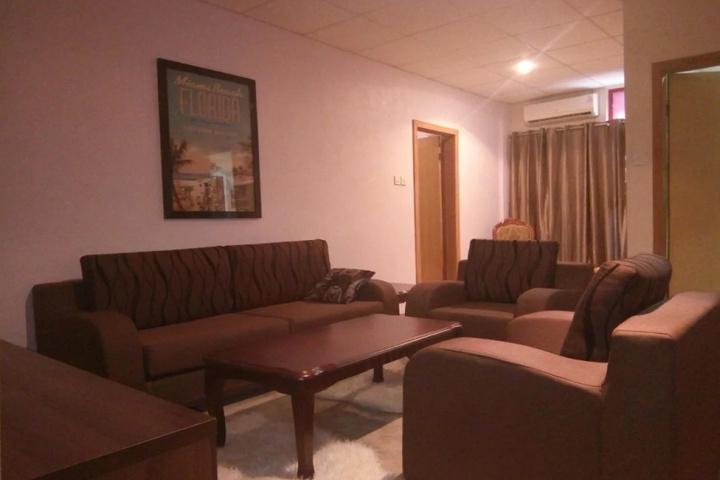 Room 4 of 13