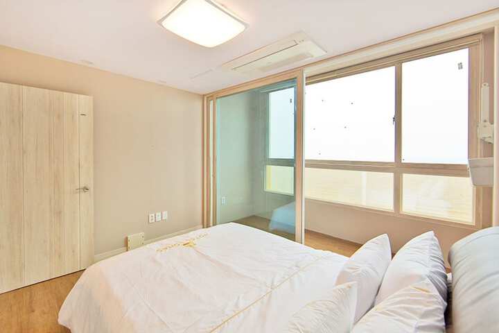 Room 9 of 31